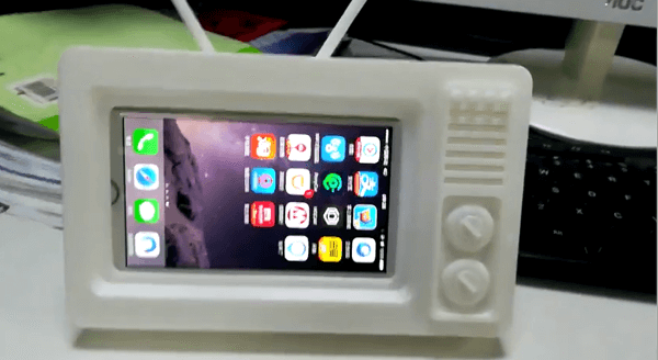 一技術宅的腦洞：3D打印復古電視機竟能‘吃掉’手機！
